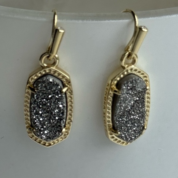 Kendra Scott Lee Gold Drop Earrings in Platinum Drusy. - Picture 3 of 7